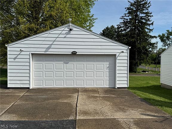 2nd image of 449 Creed St
