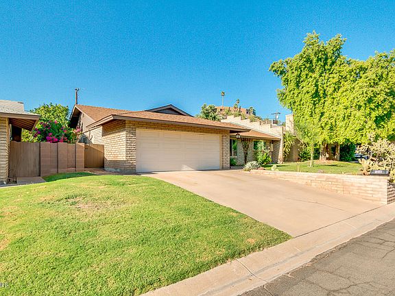 3rd image of 1238 E Royal Palm Cir