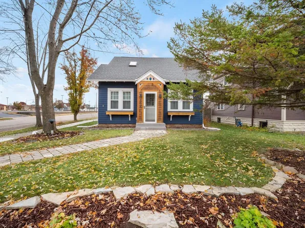 2415 9th AVENUE, South Milwaukee, WI 53172