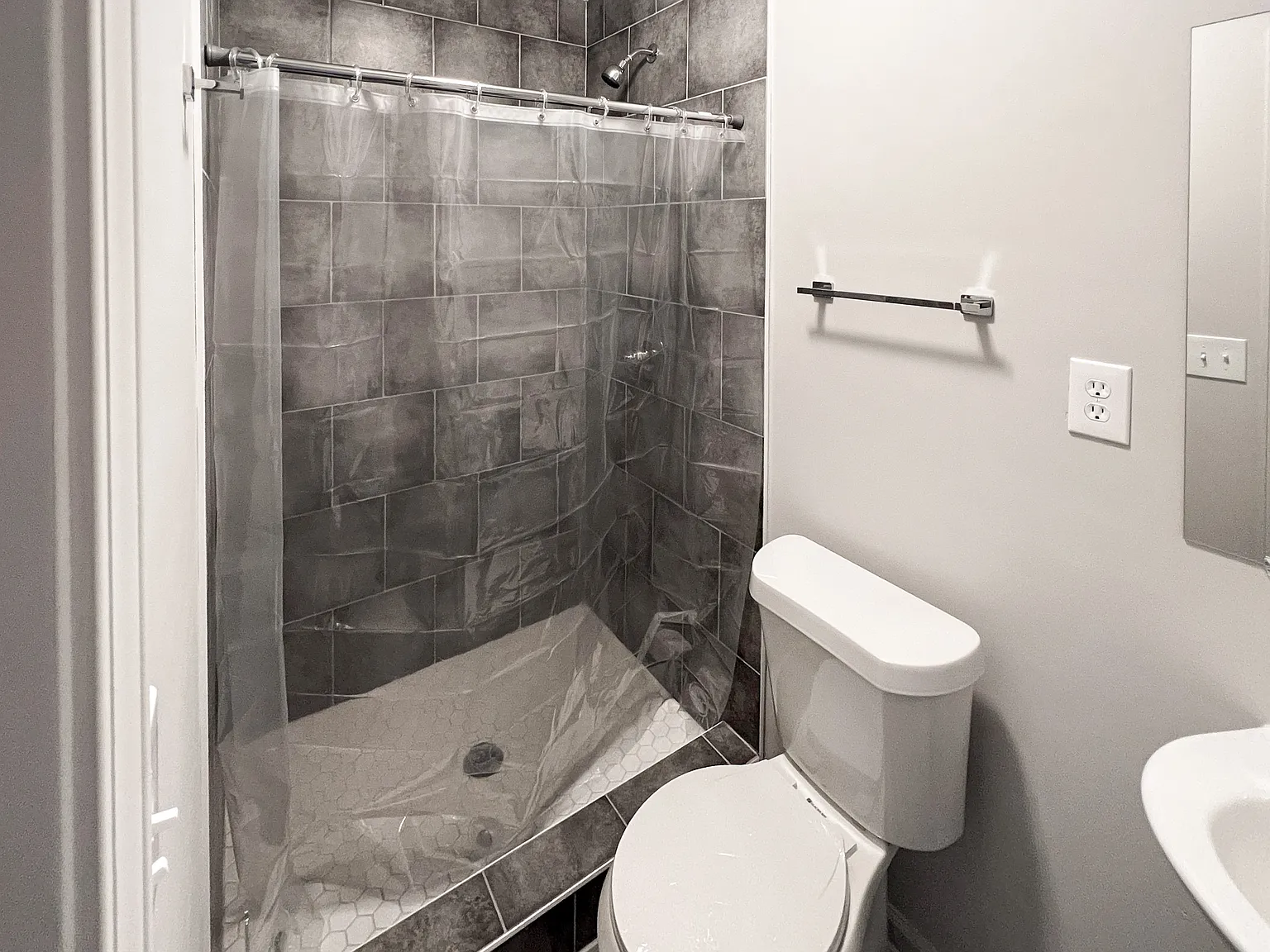 4 bed, 6.0 bath, 2020 sqft, $754 — Photo 4