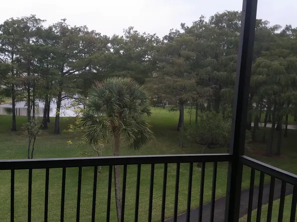 7710 NW 50th St APT 304, Lauderhill, FL 33351