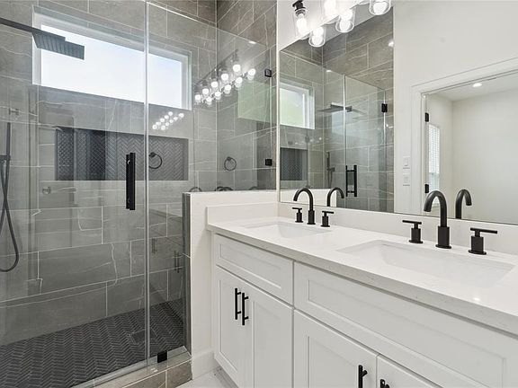 4th image of 6423 New York St #D