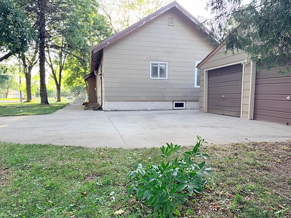 5th image of 503 2nd Ave NE