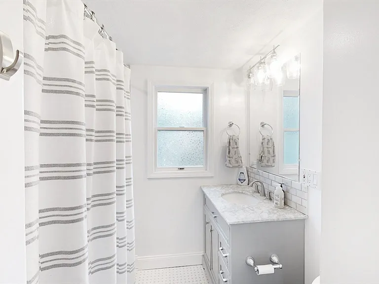 4 Saginaw Ave #2 — Photo 9