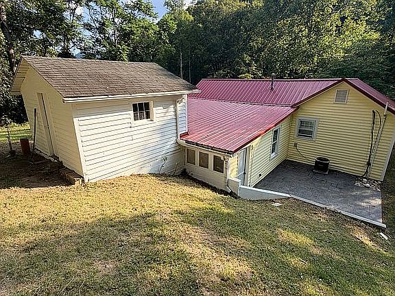 5th image of 1760 Blue Ridge Rd