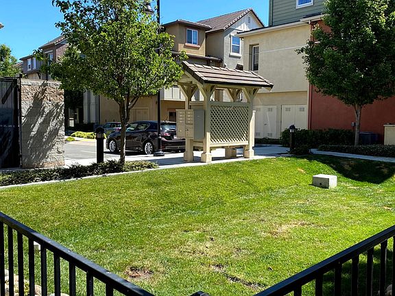 4th image of 1075 Gaviota Trl