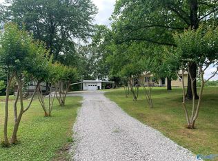 95 Dellwood Dr, Laceys Spring, AL 35754
