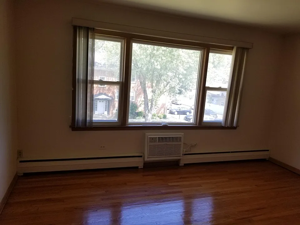 7 N Main St #11