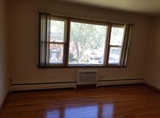 7 N Main St #11, Mount Prospect, IL 60056