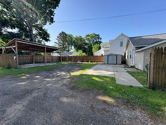 4th image of 1590 Beidler St