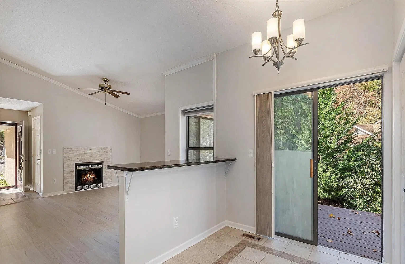 2 bed, 1044 sqft, $2,400 — Photo 4