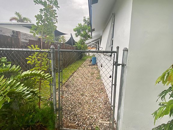Side yard - gated entrance.