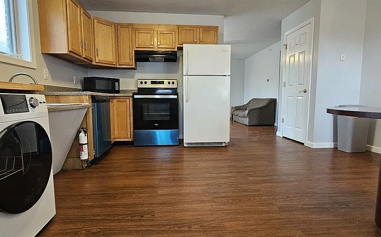 2 Warsaw Ave #1R — Photo 2