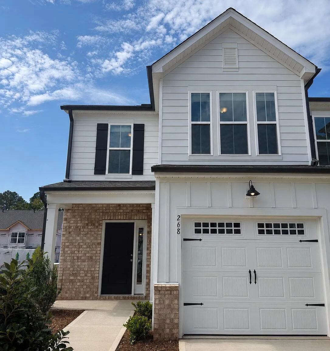 3 bed, 2.5 bath, 1558 sqft, $1,995 — Photo 2