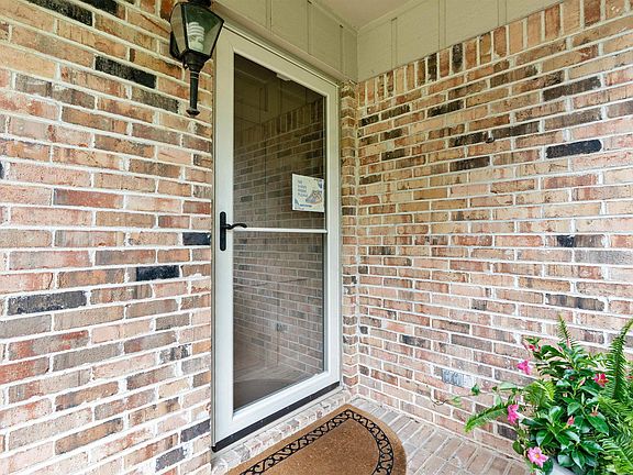 3rd image of 3752 Chestnut Ridge Cir