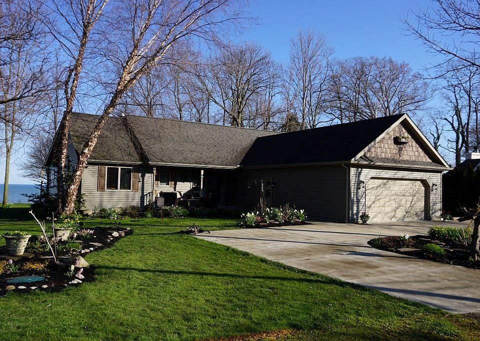 1st image of 20 Carey Farms Rd