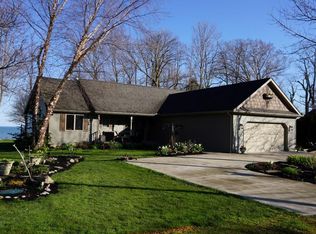 20 Carey Farms Rd, Erie, PA 16511