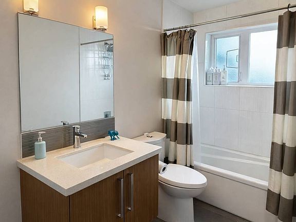 4th image of 2229 Southside Dr #1000