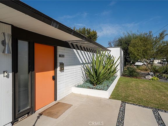 4th image of 1830 N Ridgewood St