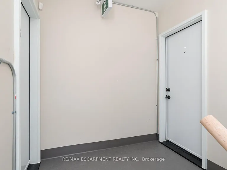 127 Victoria Ave S #6 — Photo 8