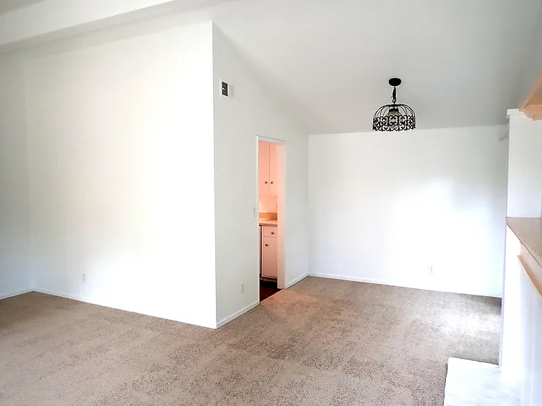 308 N La Patera Ln — Photo 5