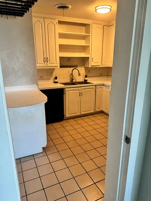4 bed, 1.5 bath, 1548 sqft, $1,800 — Photo 2