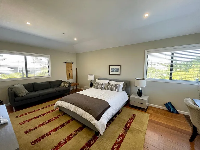 Samantha Ct — Photo 27
