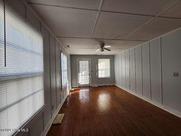 3rd image of 1103 Live Oak Street