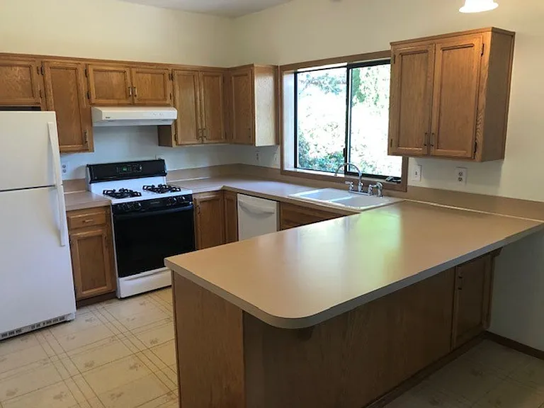 1325 Elser Dr SE — Photo 17