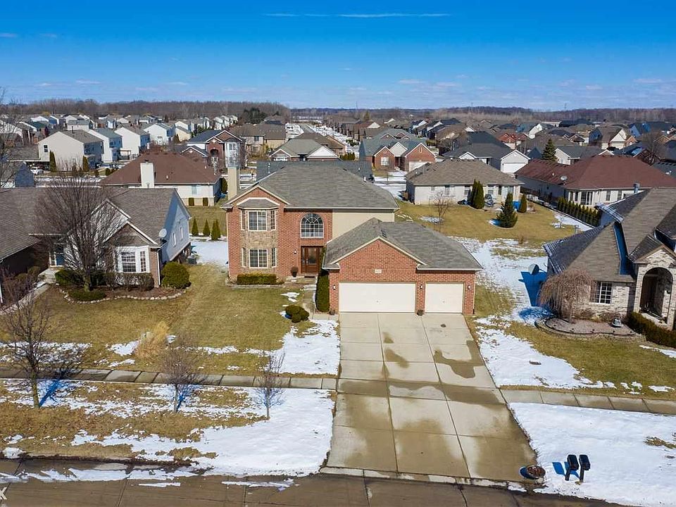 1st image of 18217 Country Club Dr
