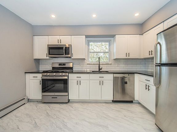 3rd image of 25 Whitfield St #2