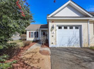 2 Concord Coach Ln, Londonderry, NH 03053