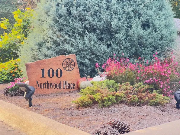 100 Northwood Pl, Enchanted Oaks, TX 75156