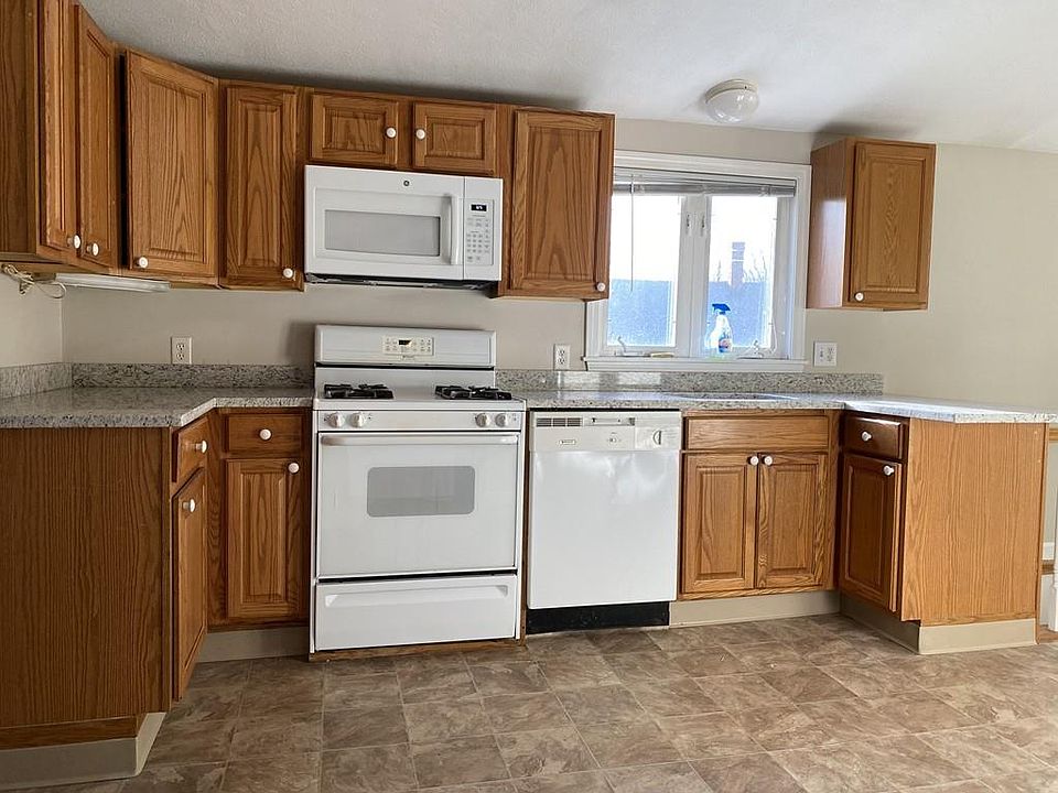 1st image of 371 Lincoln Ave #3