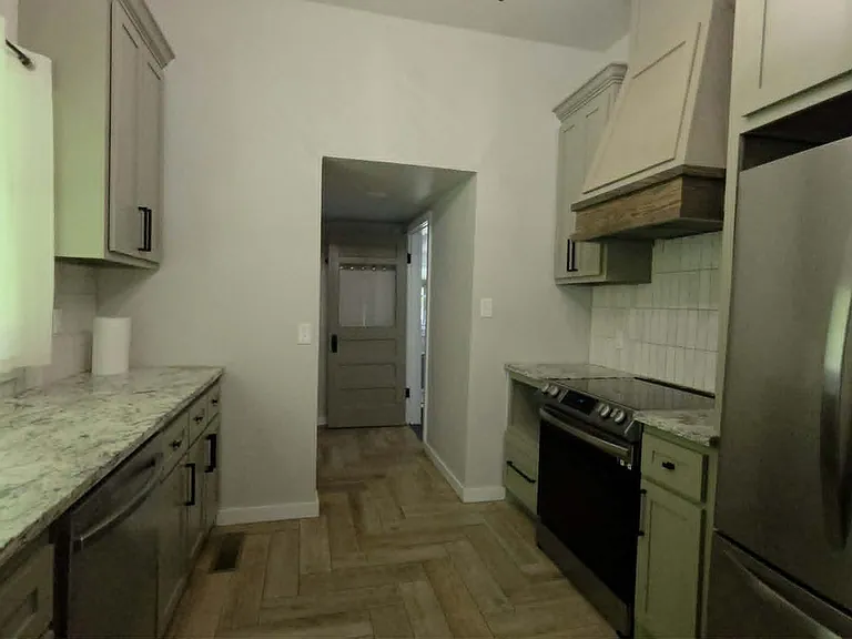 804 E Noble Ave — Photo 4