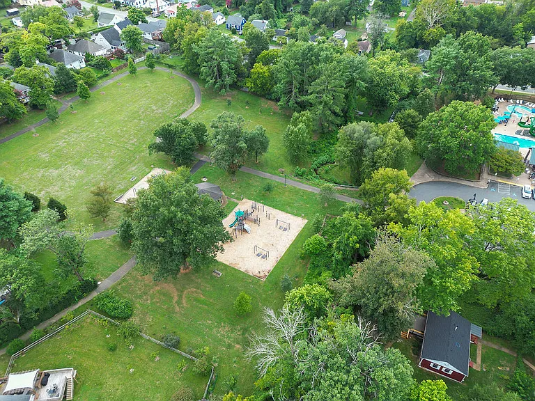 315 Caroline Ave — Photo 73