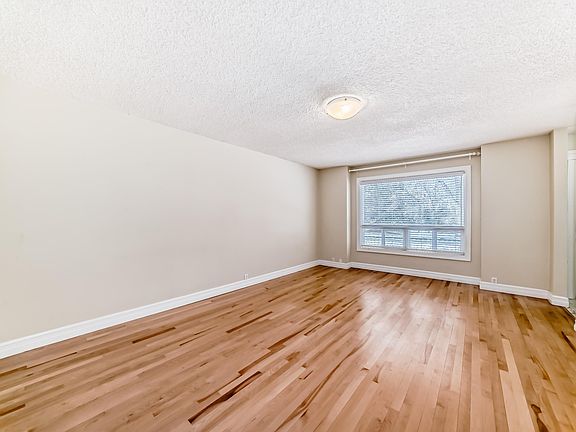 4th image of 2131 Oak St #92