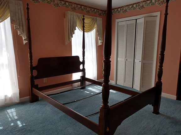 3rd image of 1001 Duncan Ln