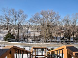 2130 Creekside Dr, Papillion, NE 68046