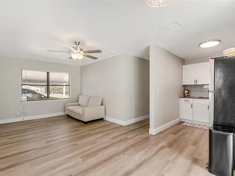 211 Woodmere Blvd — Photo 10