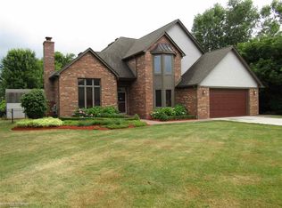 28016 E Duluth St, Harrison Township, MI 48045
