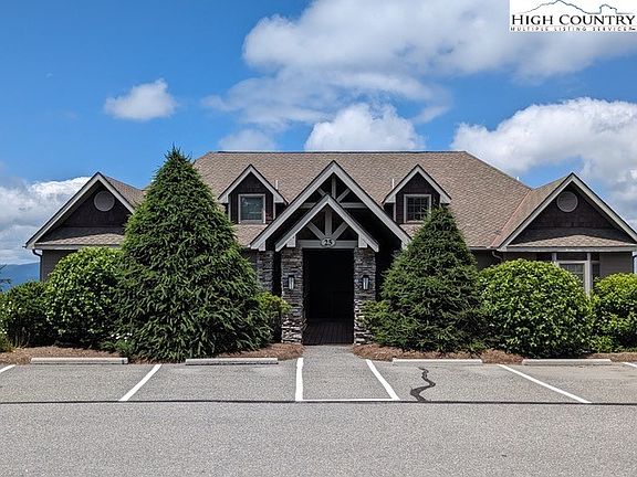 4th image of 799 Craggy Pointe #25D