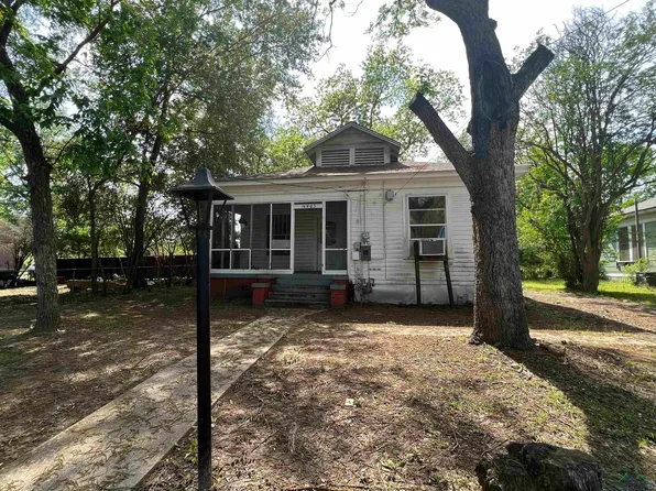 1105 George Gregg St, Marshall, TX 75670
