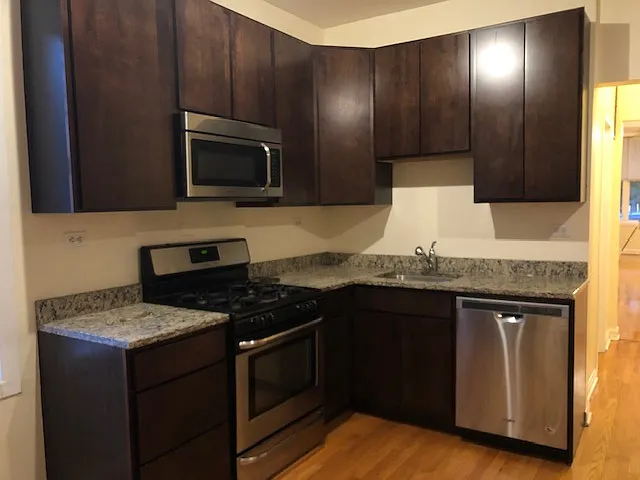 1513 N Claremont Ave #1 — Photo 14