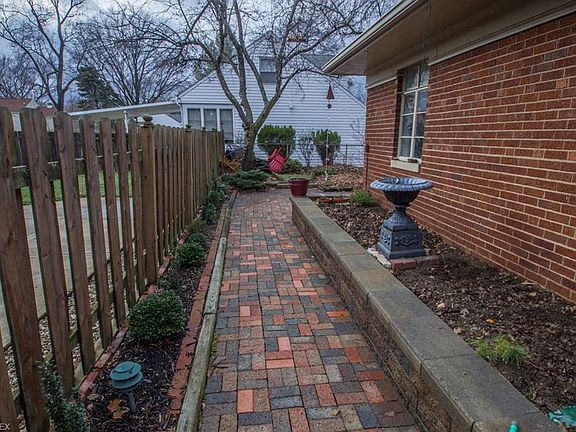 3rd image of 18451 E Shoreland Ave
