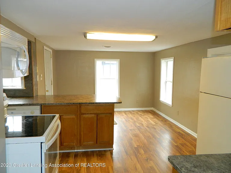 1126 W Michigan Ave — Photo 12