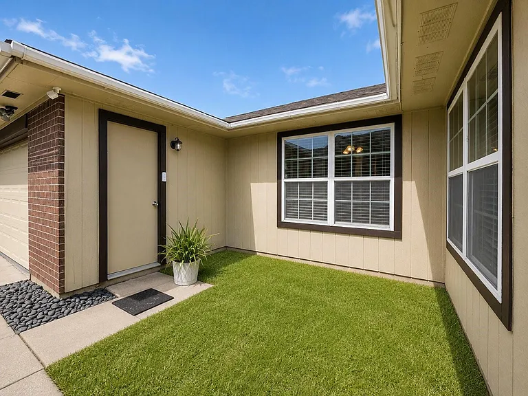 9734 Willmont Rd — Photo 17
