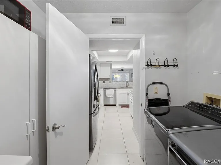 791 E Hartford St #1B — Photo 15