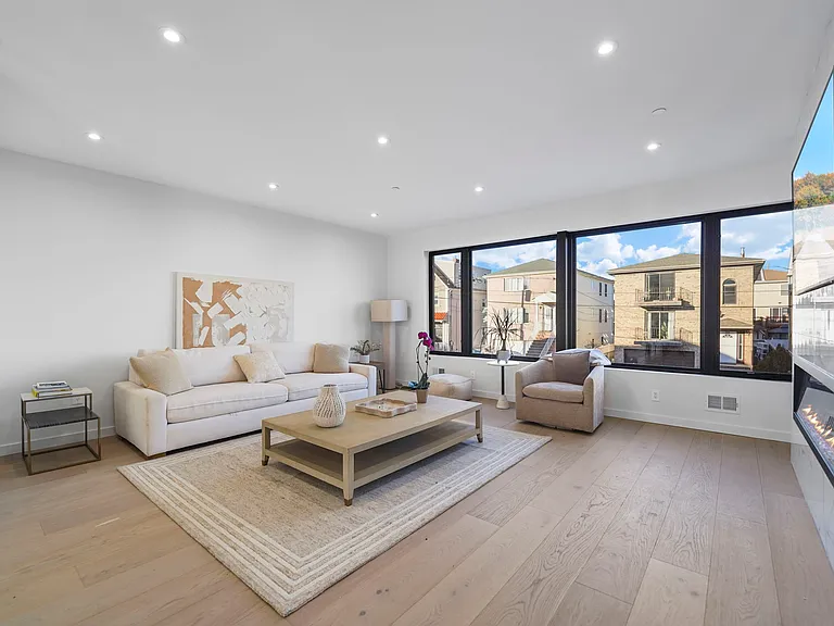 222 Washington Pl — Photo 30