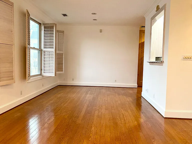 2508 State St #6 — Photo 14